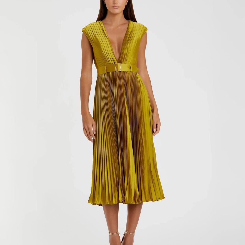 Leena by Mac Duggal chartreuse pleated dress - Picture 9 of 9